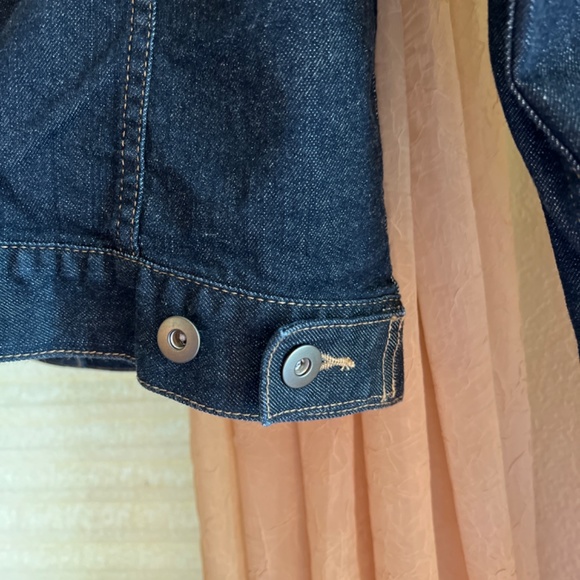 Uniqlo Denim Jacket Dark Wash - Picture 6 of 6